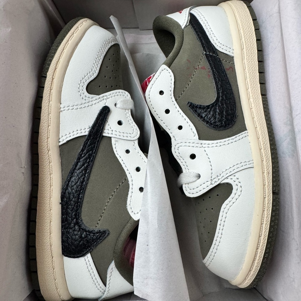 SOLD: Travis Scott Jordan 1